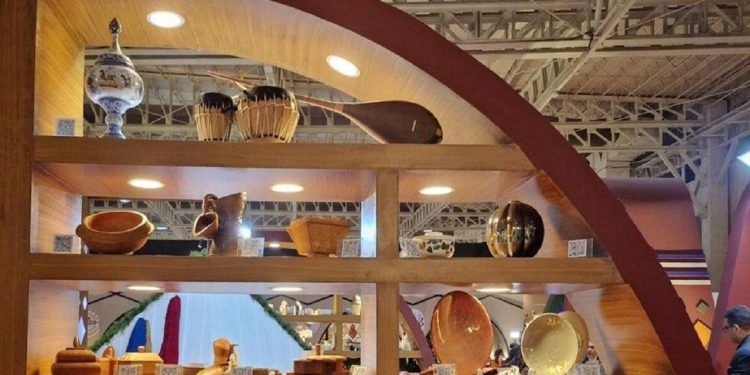 بیش از ۸۰ هزار دلار صنایع‌ دستی مازندران از کشور صادرات شد