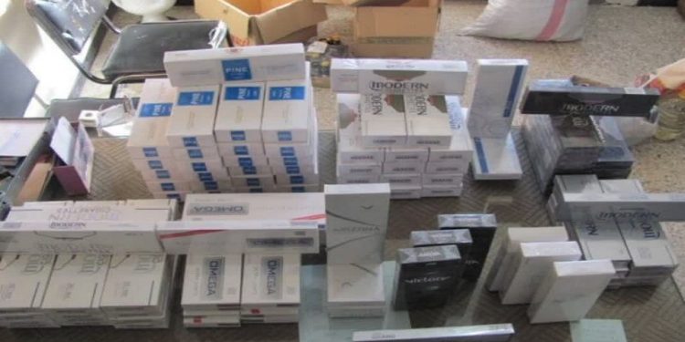 توقیف سواری پژو حامل ۱۶۲۰۰ نخ انواع سیگار و توتون خارجی قاچاق