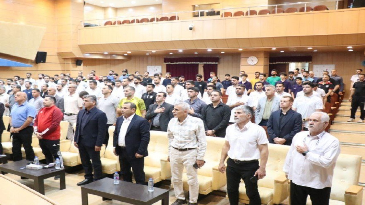 ۱۱۰ داور و کمک داور مازندرانی در کلاس دانش افزایی پیش فصل فوتبال