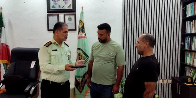 بازگشت کیف حاوی دلار و طلا به گردشگر عراقی