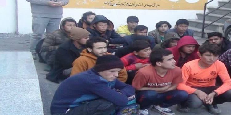 جمع آوری و طرد ۱۴۳۹ اتباع غیرمجاز در چالوس