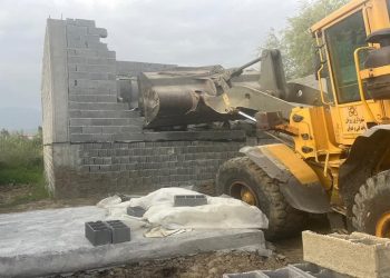 نبرد با سودجویان زمین در نور؛ ساخت‌وساز‌های غیرمجاز تخریب شدند