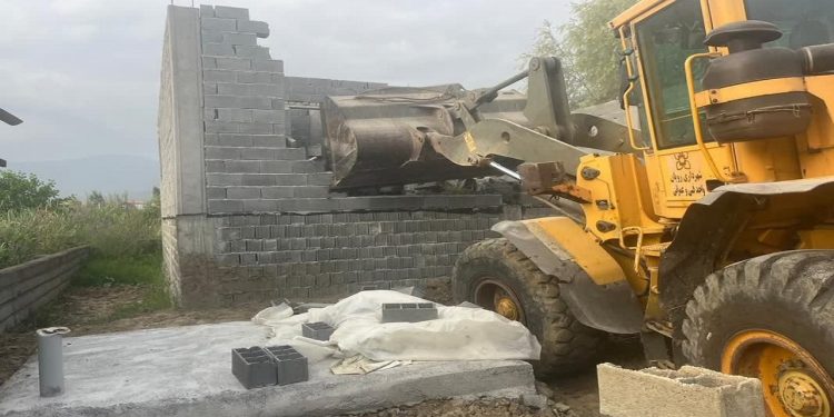 نبرد با سودجویان زمین در نور؛ ساخت‌وساز‌های غیرمجاز تخریب شدند