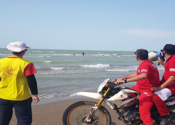 نجات ۲۲۵ نفر از امواج مرگبار خزر