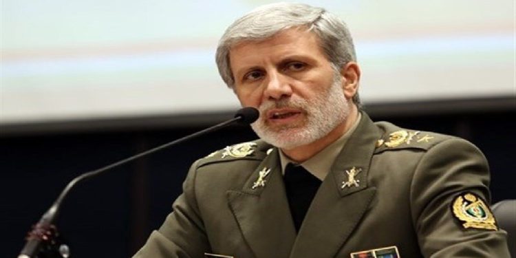 نیروهای مسلح با آمادگی کامل در برابر تهدیدات دشمن ایستاده‌اند