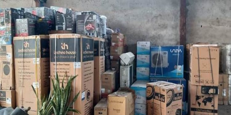 انبار دپو لوازم خانگی قاچاق در گلوگاه لو رفت