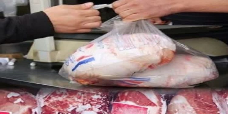 توزیع ۱۴ تن مرغ منجمد تنظیم بازاری در آمل با هدف کنترل قیمت‌ها