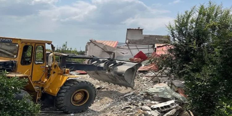 ادامه برخورد قانونی با متخلفان تغییر کاربری؛ ۶۶ فقره حکم قلع و قمع در ساری اجرا شد