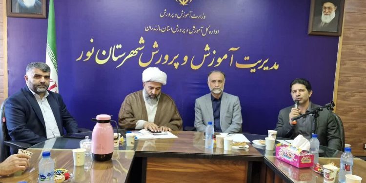 ضرورت نقش معلمان آگاه در آموزش و پرورش