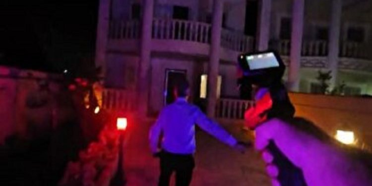 لحظه دستگیری اراذل و اوباش مسلح در نوشهر + فیلم