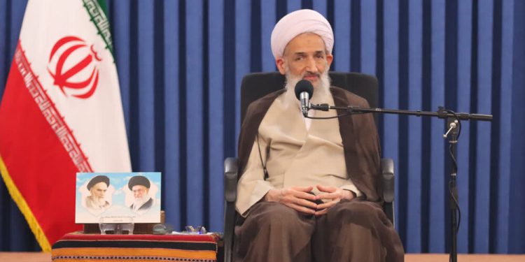 مسئولان بی‌اعتقاد به ارزش‌ها باید از کرسی مدیریت کنار بروند