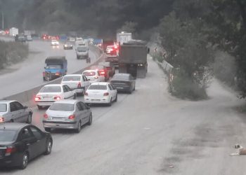 وقت تلفی همه روزه آملی‌ها در ترافیک زنجیره‌ای دو راهی چلاو! / ساخت جاده جایگزین ۱۶ساله شد