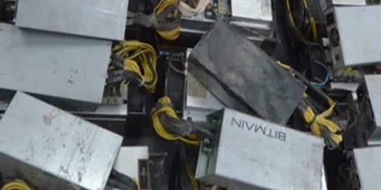 کشف ماینر‌های میلیاردی قاچاق از دو واحد مسکونی بابل