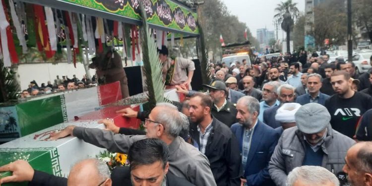 استقبال مردم آمل از پیکر ۱۰ شهید گمنام