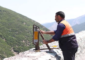 افزایش ضریب ایمنی جاده های مازندران با نصب تابلو و علائم