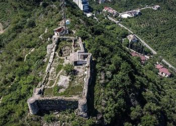 توقف ساخت‌ و ساز در حریم قلعه تاریخی مارکوه