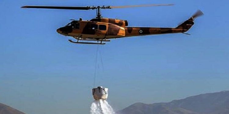 درخواست سومین بالگرد برای مهار آتش در جنگل‌های چالوس/ ۶۱ گروه پیاده به منطقه اعزام شدند