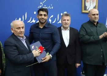 زمین و اشتغال برای قهرمانان کشتی مازندران فراهم می‌شود