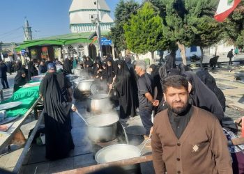 «شیرآش پزان»، آیین کهن زنان آملی برسر سفره بی بی فاطمه زهرا(س)