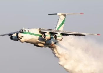 عملیات اطفای حریق در «الیت» با ایلیوشین