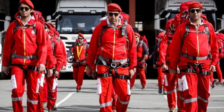 عملیات گسترده هلال‌احمر در مهار حریق جنگل‌های هیرکانی / به‌کارگیری ۸۹ نیروی عملیاتی، ۳ بالگرد و پهپادهای حرارتی در الیت چالوس