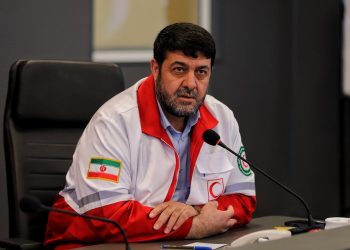 قدردانی رئیس هلال‌احمر از تلاش امدادگران در عملیات اطفای حریق جنگل‌های نوار شمالی