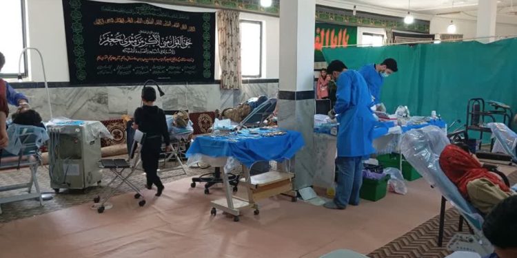 ارائه خدمات پزشکی  توسط گروه جهادی دانشگاه علوم پزشکی مازندران  در روستای کوات+ تصاویر