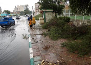 آبگرفتگی معضل شهرهای غرب مازندران/ شهرداری‌ها آبگرفتگی را رفع کنند