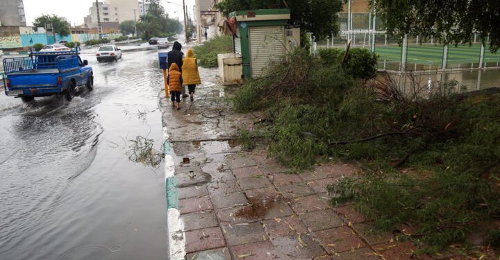 آبگرفتگی معضل شهرهای غرب مازندران/ شهرداری‌ها آبگرفتگی را رفع کنند