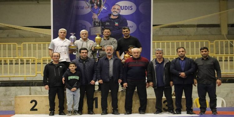 آمل بر سکوی قهرمانی کشتی فرنگی جوانان مازندران