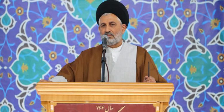 امام جمعه موقت ساری: شخصیت و اندیشه امام خمینی(ره) نباید به فراموشی سپرده شود
