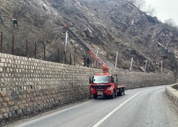 ایمن‌تر شدن محور کندوان با نصب توری سنگ گیر