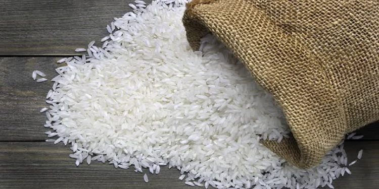توزیع ۱۹ تن برنج خارجی در شهرستان چالوس