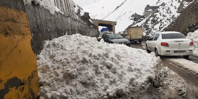 خطر ریزش سنگ و رانش در محور‌های کوهستانی مازندران