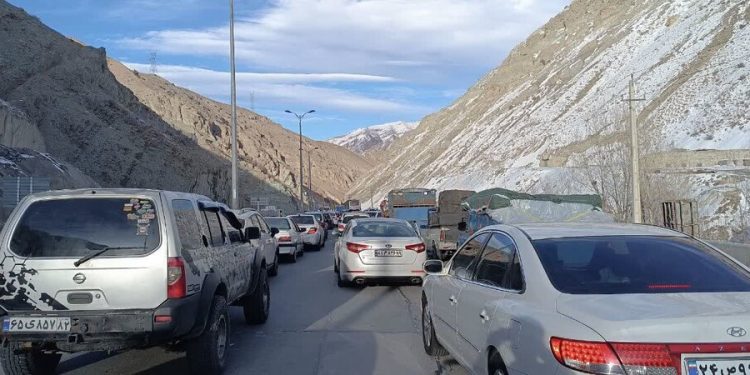 فرمانده پلیس راه مازندران: ترافیک در محور چالوس-کرج پرحجم و سنگین است