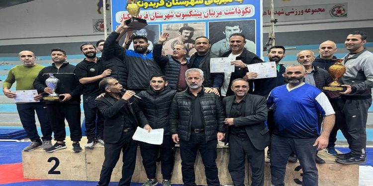 فریدونکنار فاتح مسابقات کشتی آزاد جوانان مازندران