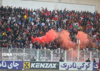 لحظه شماری هواداران نساجی مازندران برای جشن قهرمانی نیم فصل