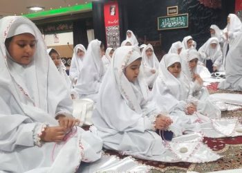 هدیه متفاوت دانش آموزان آملی درجشن عبادت/ تامین یک خشت از کاشی صحن عقیله بنی هاشم(س)