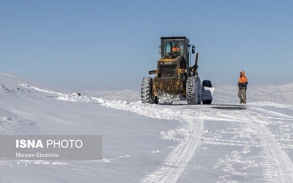 امدادرسانی به ۸۵ خودرو در محورهای برفی مازندران