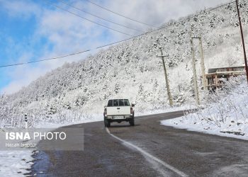 انسداد محورهای کیاسر و کندوان به دلیل بارش برف