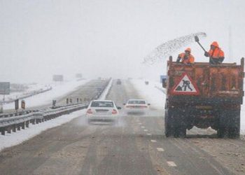 برف و باران همراه با ترافیک سنگین در جاده‌های شمال؛ جاده چالوس یکطرفه شد