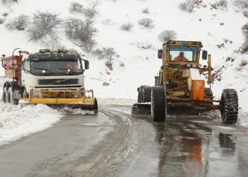 بیش از ۱۳۲۵ کیلومتر از محور‌های کوهستانی مازندران درگیر برف شد