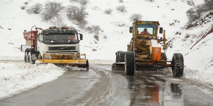 بیش از ۱۳۲۵ کیلومتر از محور‌های کوهستانی مازندران درگیر برف شد