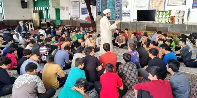 تدارک برنامه‌های فرهنگی برای معتکفین نوجوان در مساجد ساری