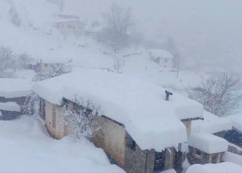 فرماندار ساری: مسیر دسترسی ۲۱۰ روستا در پی بارش برف بازگشایی شد/ راه ۴۰ روستا مسدود است