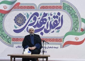 در «جنگ روایت‌ها» باید با انس به اهل‌بیت(ع)، خانه امام عصر(عج) را پاسداری کنیم