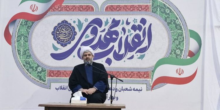 در «جنگ روایت‌ها» باید با انس به اهل‌بیت(ع)، خانه امام عصر(عج) را پاسداری کنیم