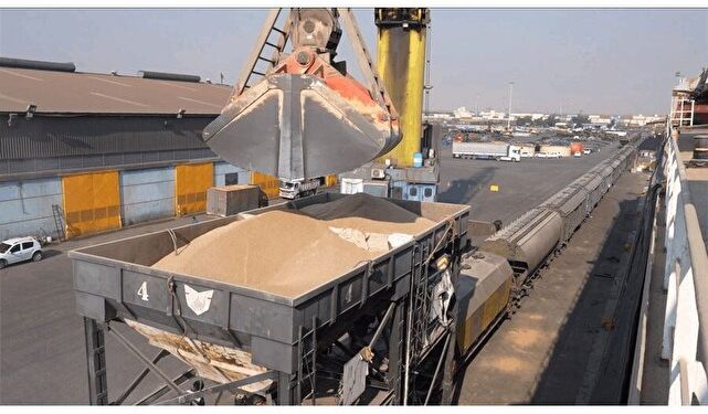 کشتی حامل سه هزار تن گندم در ساحل مازندران پهلو گرفت