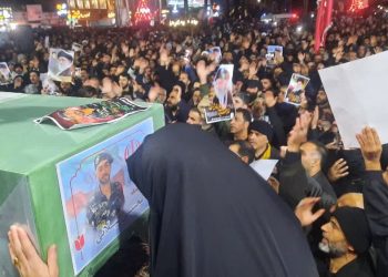 خروش آملی‌ها در وداع با سرباز امنیت/ پایتخت علویان صحنه بیعت دوباره با آرمان‌های انقلاب