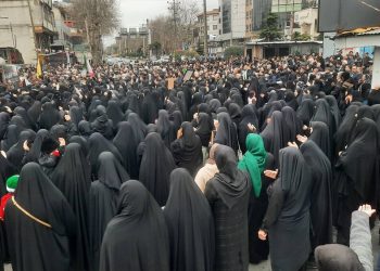 موج اندوه در دیار هزارسنگر/ مردم آمل در سوگ شهادت امام امت عزادار شدند
